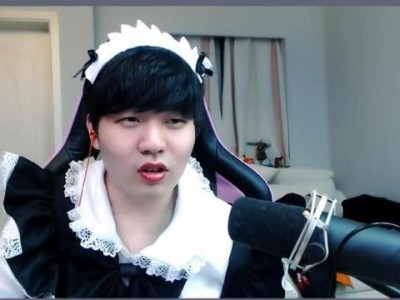 《LOL》当红人气选手Rookie女装直播学猫叫